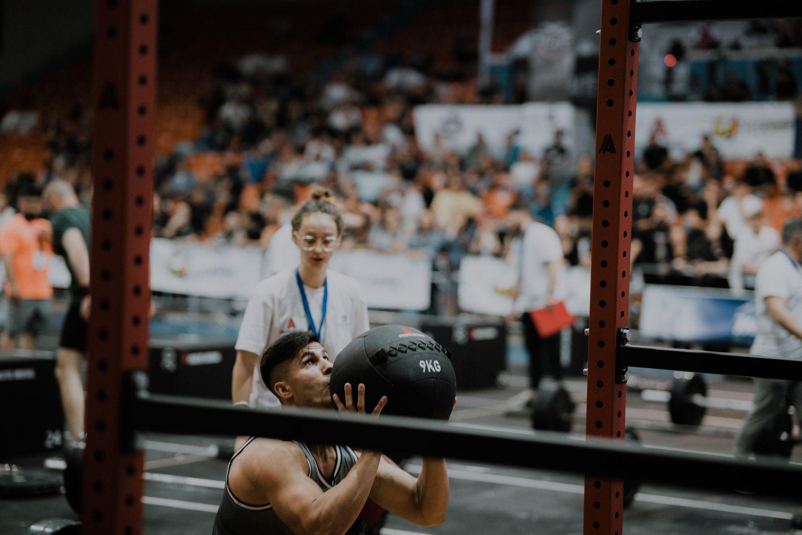 Juger une compétition de fitness : le rôle clé du juge